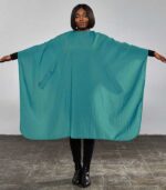 grüner haarschneideumhang mit model